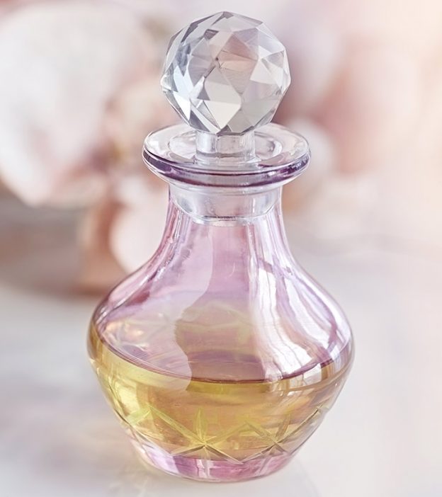 10 Best Fragrance Oils That Will Ensure You Smell Amazing