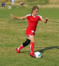 13 Best Knee Braces For Soccer Players