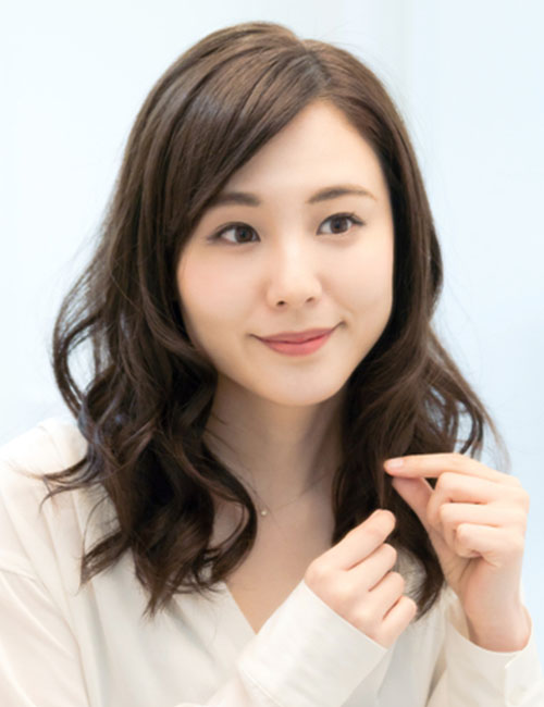 Below cheek waves Japanese hairstyle for women