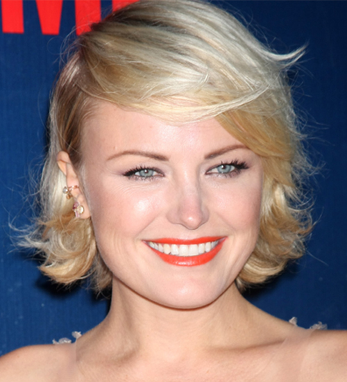 blonde and beautiful short wavy hairstyle