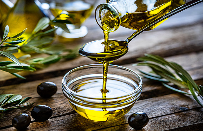 Olive oil as a home remedy for itchy scalp